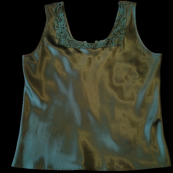 Escapades women's satin like green with embroidered trim camisole size small - Picture 13 of 14